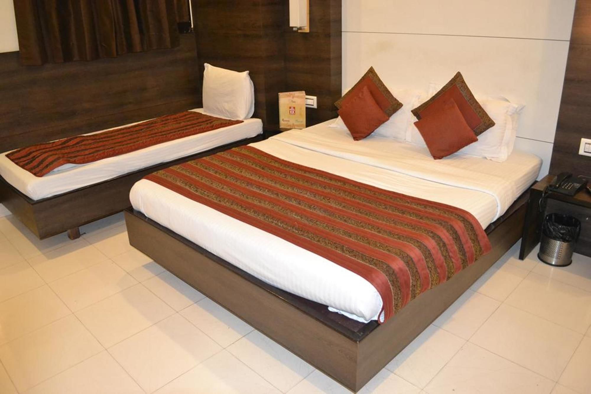 Fabhotel Kk Continental Albert Rd Amritsar Exterior photo
