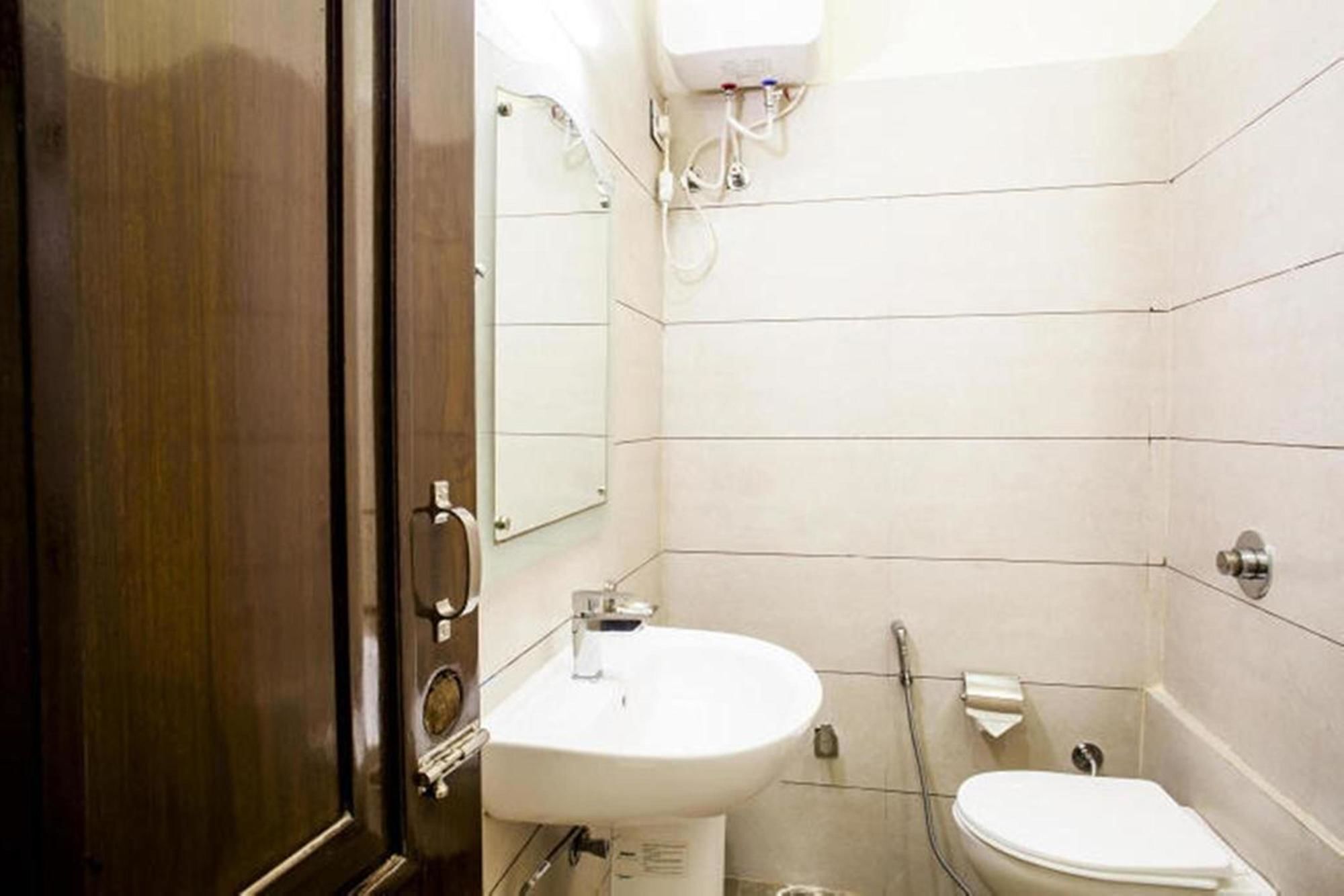 Fabhotel Kk Continental Albert Rd Amritsar Exterior photo