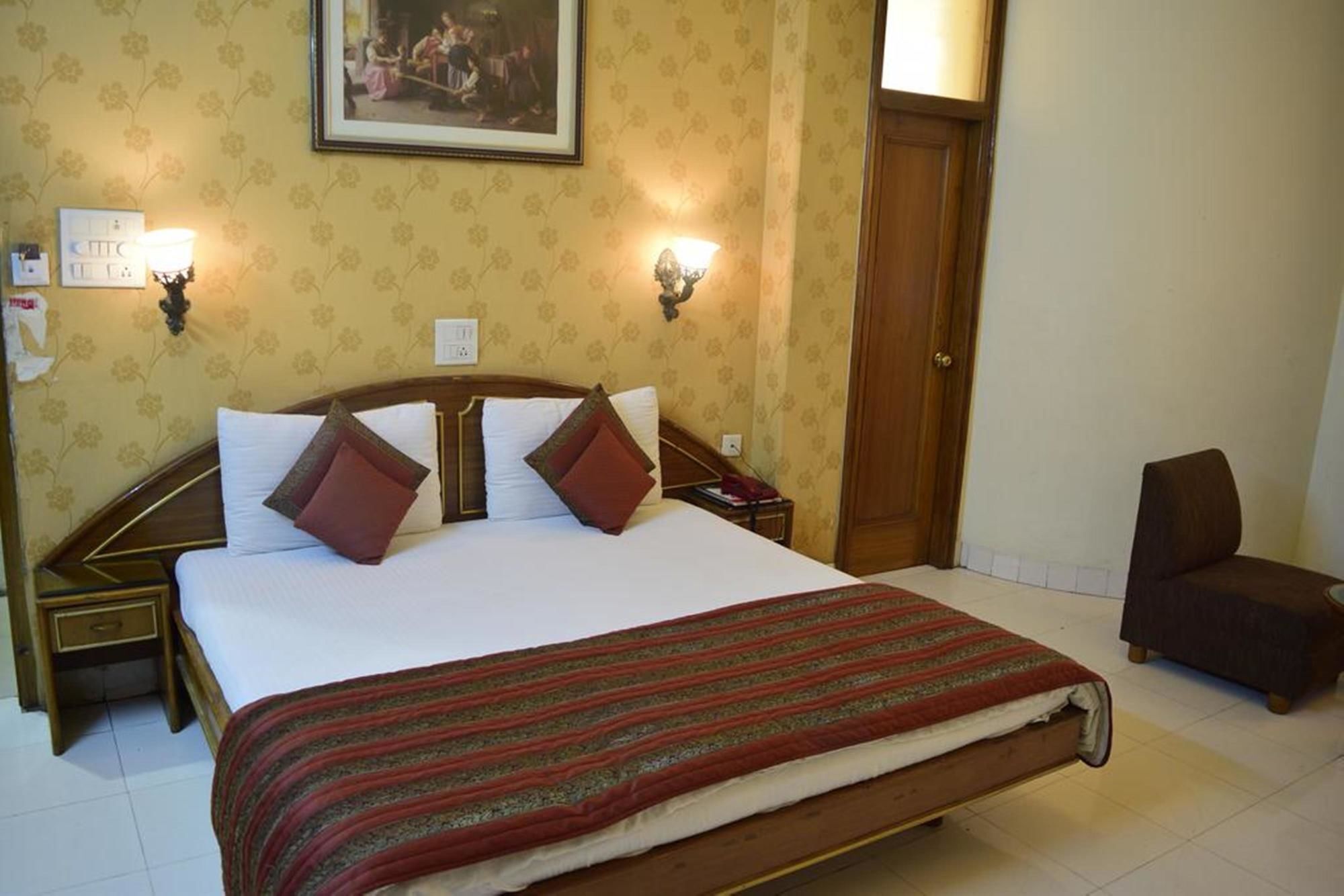 Fabhotel Kk Continental Albert Rd Amritsar Exterior photo